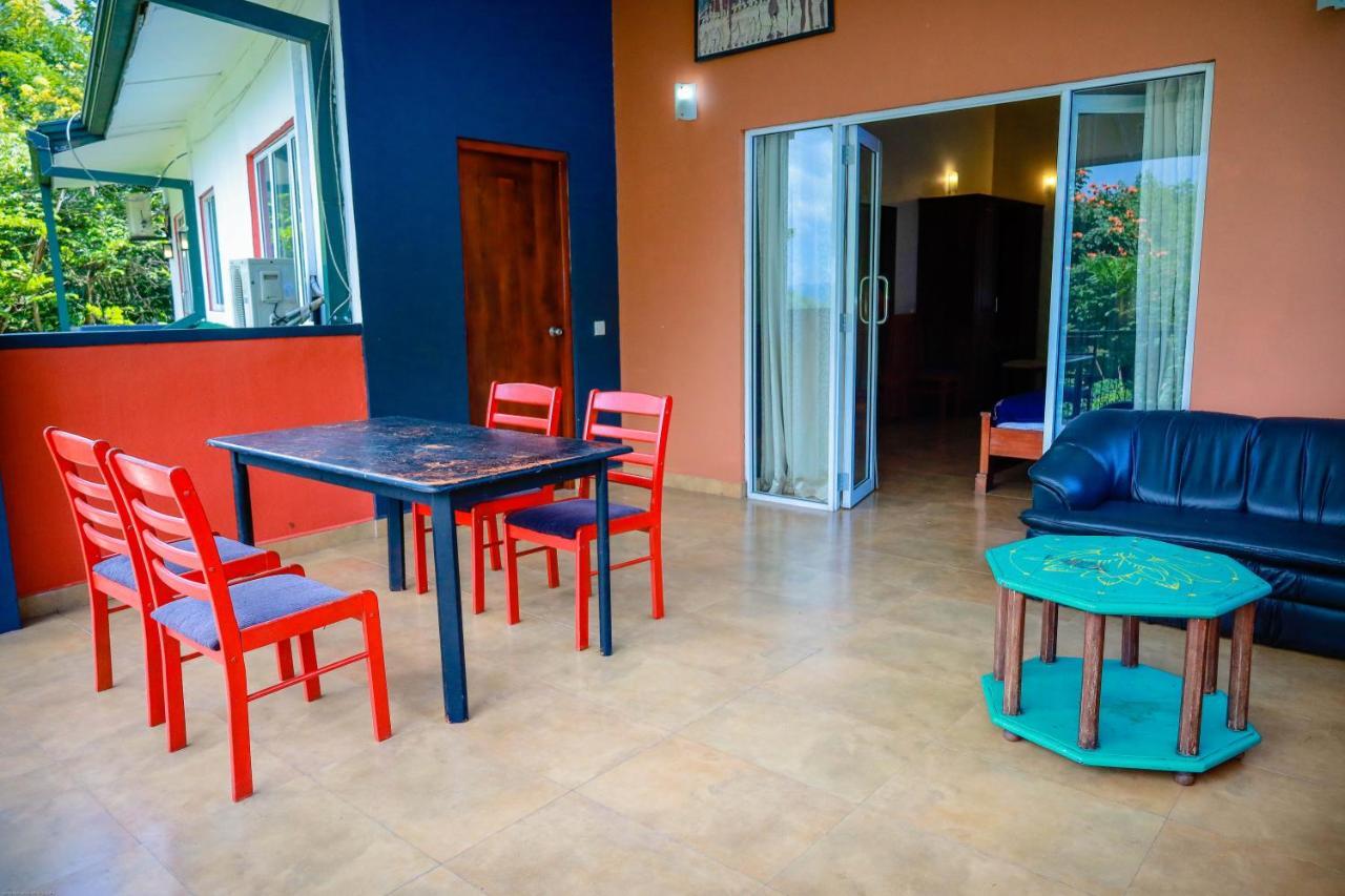 Funk Bunk Tourist Inn Kandy Exterior foto