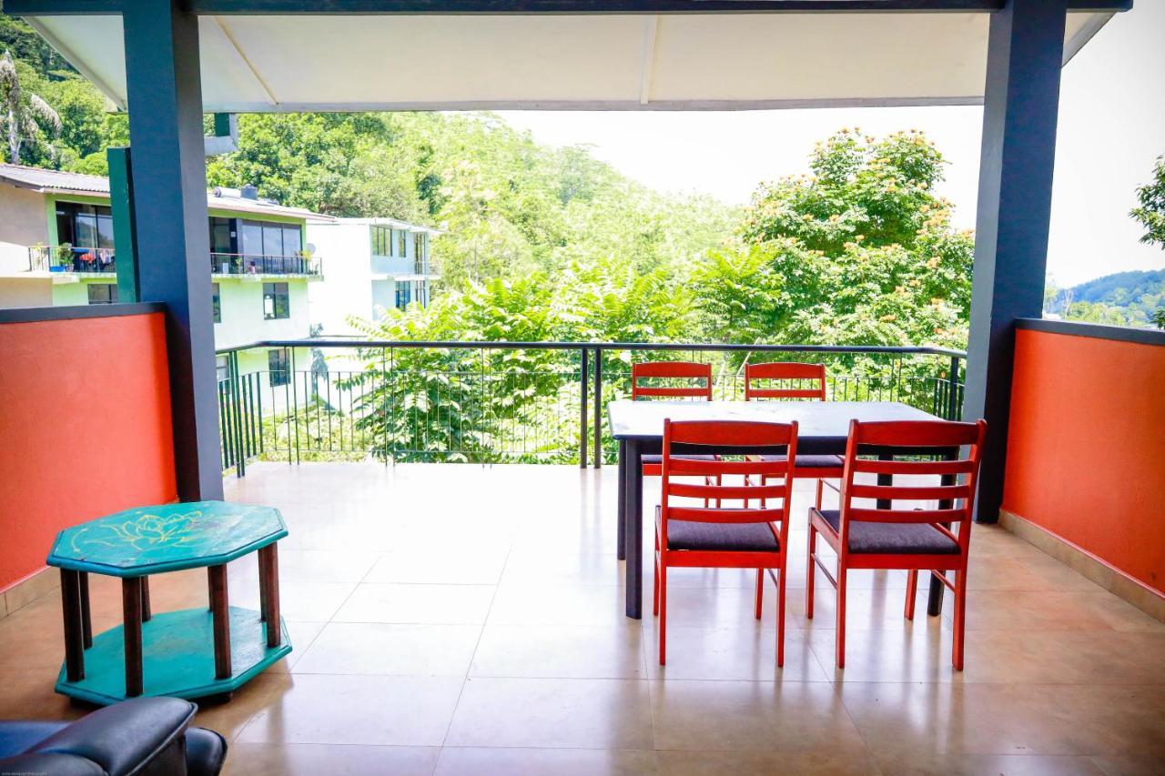 Funk Bunk Tourist Inn Kandy Exterior foto